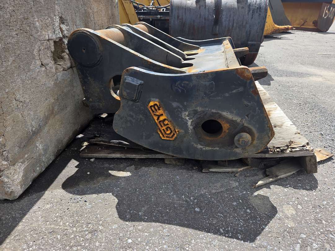 Fusion Style GYRB Hydraulic Quick Attach